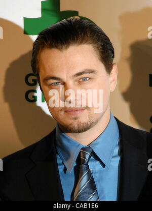 24. März 2004 - Hollywood, Kalifornien, USA - Leonardo DiCaprio auf dem 8. jährlichen Green Cross Millennium Awards. Stockfoto