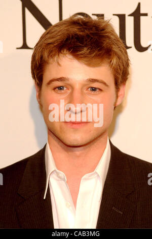 20. April 2004 - Hollywood, Kalifornien, USA - Benjamin Mckenzie auf Saison Finale Party für "OC". Stockfoto