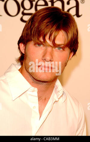 20. April 2004 - Hollywood, Kalifornien, USA - Chris Carmack auf Saison Finale Party für "OC". Stockfoto