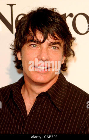 20. April 2004 - Hollywood, Kalifornien, USA - Peter Gallagher auf Saison Finale Party für "OC". Stockfoto