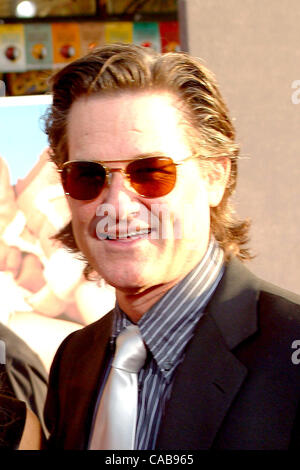 27. Mai 2004 - Hollywood, Kalifornien, USA - Kurt Russell bei Raising Helen Premiere. Stockfoto