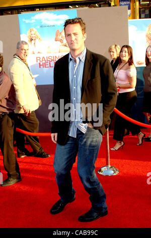 27. Mai 2004 - Hollywood, Kalifornien, USA - Mathew Perry bei Raising Helen Premiere. Stockfoto