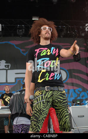 21. Juni 2010 - Portsmouth, Virginia, USA - LMFAO bringt ihre Marke von Electro-Rap, The Bamboozle Roadshow auf einen Halt in der Netelos-Pavillon in Portsmouth, Virginia. (Kredit-Bild: © Jeff Moore/ZUMApress.com) Stockfoto