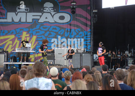 21. Juni 2010 - Portsmouth, Virginia, USA - LMFAO bringt ihre Marke von Electro-Rap, The Bamboozle Roadshow auf einen Halt in der Netelos-Pavillon in Portsmouth, Virginia. (Kredit-Bild: © Jeff Moore/ZUMApress.com) Stockfoto