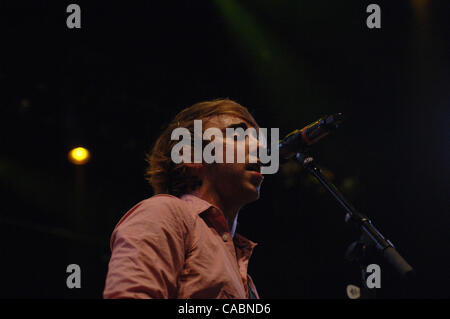 21. Juni 2010 - Portsmouth, Virginia, USA - All Time Low bringt ihre Marke der amerikanischen Pop-Punk, der Bamboozle Roadshow auf einen Halt in der Netelos-Pavillon (Kredit-Bild: © Jeff Moore/ZUMApress.com) Stockfoto