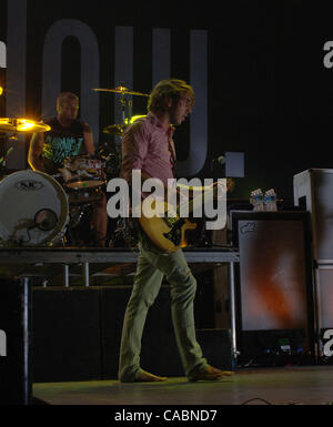 21. Juni 2010 - Portsmouth, Virginia, USA - All Time Low bringt ihre Marke der amerikanischen Pop-Punk, der Bamboozle Roadshow auf einen Halt in der Netelos-Pavillon (Kredit-Bild: © Jeff Moore/ZUMApress.com) Stockfoto