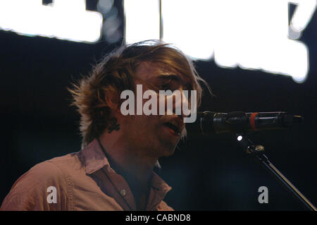 21. Juni 2010 - Portsmouth, Virginia, USA - All Time Low bringt ihre Marke der amerikanischen Pop-Punk, der Bamboozle Roadshow auf einen Halt in der Netelos-Pavillon (Kredit-Bild: © Jeff Moore/ZUMApress.com) Stockfoto