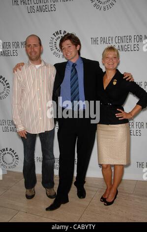 13. September 2010 - Hollywood, Kalifornien, USA - Greg Garcia, Lucas Neff und Martha Plimpton während der PaleyFest: Herbst 2010 TV Vorschau Parteien hosting von FOX LONE STAR und Erhöhung hoffen, im Paley Center for Media, am 13. September 2010, in Beverly Hills, Kalifornien statt... 2010.K65896MGE. (Credit Stockfoto