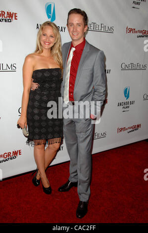 29. September 2010 - Los Angeles, Kalifornien, USA - SELENA FARA, CHAD LINDBERG, die Teilnahme an der Los Angeles Premiere von ich auf Ihr Grab Held der Mann 6 Theatre In Hollywood, Kalifornien am 29. September 2010 spucken. 2010.K66030LONG (Kredit-Bild: © D. Long/Globe Photos/ZUMApress.com) Stockfoto