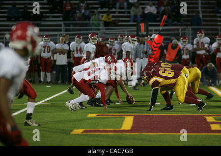 16. September 2010 - St. Paul, MN - Minnesota, USA - Vereinigte Staaten - Joel Koyama ¥ jkoyama@startribune.com prep0917 20014225a:] St. Paul Highland Park und Harding HS (im Bakken Field bei Harding).  Den Tatbestand der Highland Park HS gegen Harding Ritter am 17. September 2010 ausgekleidet. (Bild Kredit: Stockfoto