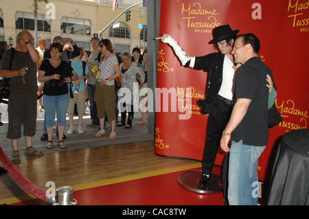 24. Juni 2010 - Los Angeles, Kalifornien, USA - die Michael Jackson Memorial im Madame Tussauds Hollywood in Los Angeles 24.06.2010 statt. 2010.K65240LONG (Kredit-Bild: © D. Long/Globe Photos/ZUMApress.com) Stockfoto