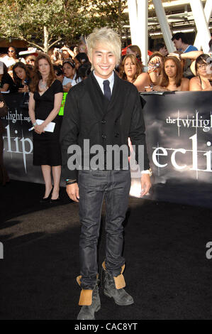 24. Juni 2010 - Los Angeles, Kalifornien, USA - JUSTIN CHON Teilnahme an der Los Angeles Film Festival Premiere von "The Twilight Saga Eclipse'' statt im Nokia Theatre In Los Angeles, Kalifornien am 24. Juni 2010. 2010..K65245LONG(Credit Image: © D. Long/Globe Photos/ZUMApress.com) Stockfoto