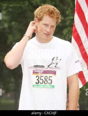 27. Juni 2010 - New York, New York, USA - Prinz HARRY besucht die Achilles-Hoffnung und Möglichkeit Rennen statt im Central Park (Credit Bild: Nancy Kaszerman/ZUMApress.com ©) Stockfoto