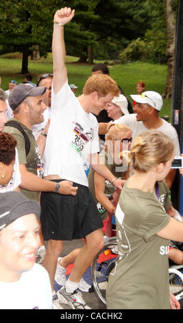 27. Juni 2010 - New York, New York, USA - Prinz HARRY besucht die Achilles-Hoffnung und Möglichkeit Rennen statt im Central Park (Credit Bild: Nancy Kaszerman/ZUMApress.com ©) Stockfoto