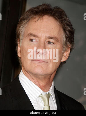 19. Juli 2010 - New York, New York, US - Schauspieler KEVIN KLINE besucht die New Yorker Premiere von "The Extra Man" im Dorf East Kino statt. (Bild Kredit: Nancy Kaszerman/ZUMApress.com ©) Stockfoto