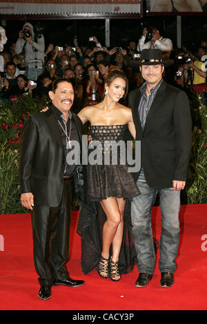 Sep 01, 2010 - Hollywood, Kalifornien, USA - DANNY TREJO, JESSICA ALBA, ROBERT RODRIGUEZ.'' Machete'' Premiere bei THE 67TH VENICE FILM FESTIVAL in Venedig, Italien-09-01-2010.K65716RHARV. (Kredit-Bild: © Roger Harvey/Globe Photos/ZUMApress.com) Stockfoto