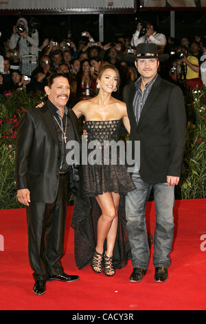 Sep 01, 2010 - Hollywood, Kalifornien, USA - DANNY TREJO, JESSICA ALBA, ROBERT RODRIGUEZ.'' Machete'' Premiere bei THE 67TH VENICE FILM FESTIVAL in Venedig, Italien-09-01-2010.K65716RHARV. (Kredit-Bild: © Roger Harvey/Globe Photos/ZUMApress.com) Stockfoto