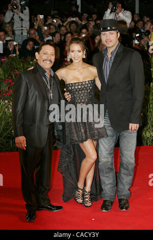 Sep 01, 2010 - Hollywood, Kalifornien, USA - DANNY TREJO, JESSICA ALBA, ROBERT RODRIGUEZ.'' Machete'' Premiere bei THE 67TH VENICE FILM FESTIVAL in Venedig, Italien-09-01-2010.K65716RHARV. (Kredit-Bild: © Roger Harvey/Globe Photos/ZUMApress.com) Stockfoto