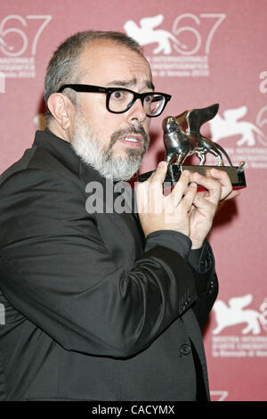 11. September 2010 - Hollywood, Kalifornien, US - ALEX DE LA IGLESIA. (Beste Regie und Bestes Drehbuch). Award Gewinner im THE 67TH VENICE FILM FESTIVAL in Venedig 11.09.2010 Fototermin. K65756RHARV (Kredit-Bild: © Roger Harvey/Globe Photos/ZUMApress.com) Stockfoto