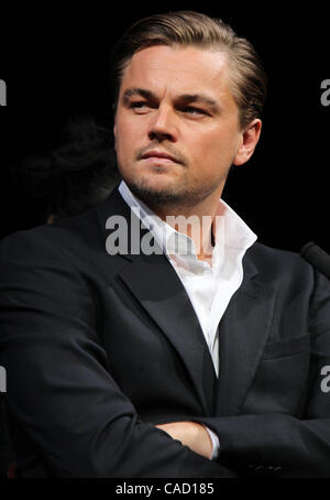 21. Juli 2010 - Tokyo, Japan - Schauspieler Leonardo DiCaprio fördert seinen neuesten Film "Inception" während einer Pressekonferenz im Ritz-Carlton Tokyo am 21. Juli 2010 in Tokio, Japan. Der Film wird in Japan am 23 Juli geöffnet. (Bild Kredit: ¬ © Junko Kimura/ZUMApress.com) Stockfoto