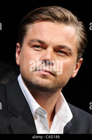 21. Juli 2010 - Tokyo, Japan - Schauspieler Leonardo DiCaprio fördert seinen neuesten Film "Inception" während einer Pressekonferenz im Ritz-Carlton Tokyo am 21. Juli 2010 in Tokio, Japan. Der Film wird in Japan am 23 Juli geöffnet. (Bild Kredit: ¬ © Junko Kimura/ZUMApress.com) Stockfoto