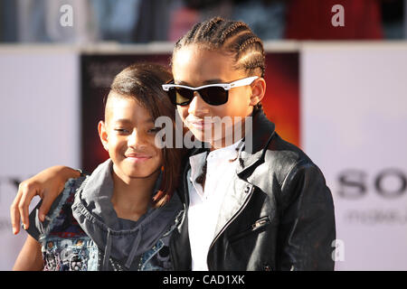 5. August 2010 - besuchen Tokyo, Japan - Jaden Smith und Willow Smith Sie die japanische Erstaufführung von "Karate Kid" auf dem roten Teppich am Roppongi Hills am 5. August 2010 in Tokio, Japan. (Kredit-Bild: © Koichi Kamoshida/Jana/ZUMApress.com) Stockfoto