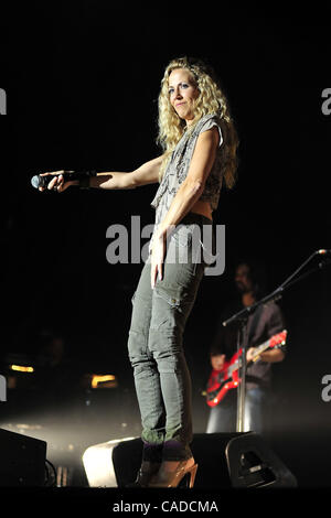 Weibliche Musikerin Sheryl Crow durchgeführt ein live-Konzert im Chumash Casino Resort in Santa Ynez, CA. am 16. September 2010. (Kredit-Bild: © John Pyle/Cal Sport Media/ZUMApress.com) Stockfoto