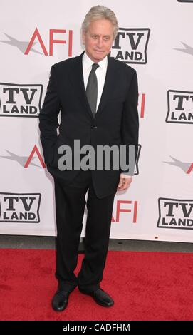 10. Juni 2010 statt - Los Angeles, Kalifornien, USA - Schauspieler MICHAEL DOUGLAS auf dem AFI Life Achievement Award ehrt Mike Nichols in den Sony Studios in Los Angeles. (Kredit-Bild: © Paul Fenton/ZUMA Press) Stockfoto