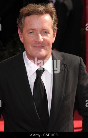 29. August 2010 - Los Angeles, Kalifornien, USA - 29. August 2010 - Los Angeles, Kalifornien, USA - PIERS MORGAN bei der 62. Primetime Emmy Awards im Nokia Theater, Los Angeles statt. (Kredit-Bild: © Paul Fenton/ZUMApress.com) Stockfoto