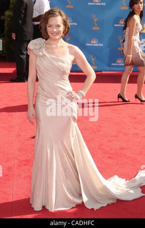 29. August 2010 - Los Angeles, Kalifornien, USA - 29. August 2010 - Los Angeles, Kalifornien, USA - Schauspielerin ELISABETH MOSS auf die 62. Primetime Emmy Awards im Nokia Theater, Los Angeles statt. (Kredit-Bild: © Paul Fenton/ZUMApress.com) Stockfoto