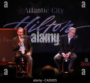 6. August 2010 sprechen - Atlantic City, New Jersey, USA - FOX TV-Moderatoren BILL O' Reilly & GLENN BECK mit einem ausverkauftem im Showroom im Atlantic City Hilton. (Kredit-Bild: © Tom Briglia/ZUMApress.com) Stockfoto