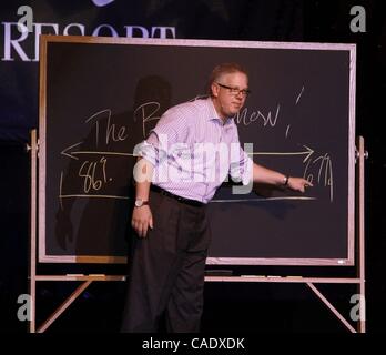 6. August 2010 - Atlantic City, New Jersey, USA - FOX TV-Moderator GLENN BECK sprechen Sie mit einem ausverkauftem im Showroom im Atlantic City Hilton. (Kredit-Bild: © Tom Briglia/ZUMApress.com) Stockfoto