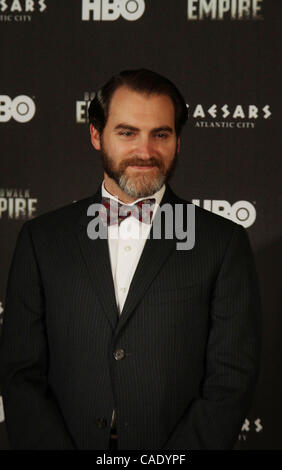 Sep 16, 2010 - Atlantic City, New Jersey, US - Schauspieler MICHAEL STUHLBARG geht den roten Teppich bei der HBO & Caesars-Premiere von "Boardwalk Empire" (Credit-Bild: © Tom Briglia/ZUMApress.com) Stockfoto