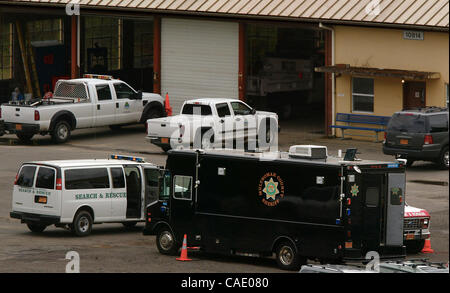 7. Juni 2010 - Portland, Oregon, USA - Multnomah County Sheriff Such- und Rettungsdienst Fahrzeuge sind eingepfercht in einem Steinbruch nicht weit von Skyline Elementary School "wo 7-Year-Old Kyron Horman vermisst vor Tagen. Eine weitere Pressekonferenz auf der historischen Kirche von Brooks Hill liefert heute einige neue detai Stockfoto