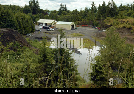 7. Juni 2010 - Portland, Oregon, USA - Multnomah County Sheriff Such- und Rettungsdienst Fahrzeuge sind eingepfercht in einem Steinbruch nicht weit von Skyline Elementary School "wo 7-Year-Old Kyron Horman vermisst vor Tagen. Eine weitere Pressekonferenz auf der historischen Kirche von Brooks Hill liefert heute einige neue detai Stockfoto