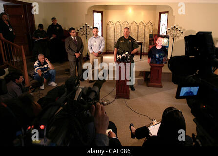 7. Juni 2010 - Portland, Oregon, USA - (RtoL) Skyline Elementary School 7-Year-Old Kyron Horman fehlt noch und eine weitere Pressekonferenz an der Brooks Hill historische Kirche heute mit einigen neuen Details. Einerseits sind Multnomah County Sheriff Captain Jason Gates, PPS Media Relations Matt She Stockfoto