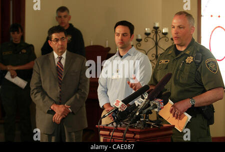 7. Juni 2010 - Portland, Oregon, USA - (RtoL) Skyline Elementary School 7-Year-Old Kyron Horman fehlt noch und eine weitere Pressekonferenz an der Brooks Hill historische Kirche heute mit einigen neuen Details. Einerseits sind Multnomah County Sheriff Captain Jason Gates, PPS Media Relations Matt Shel Stockfoto