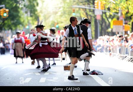 25. September 2010 - Manhattan, New York, USA - 53. Annual German-American Steuben Parade auf der Fifth Avenue. (Bild Kredit: Bryan Smith/ZUMApress.com ©) Stockfoto