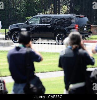 Juni 25,2010 - Glendale, Kalifornien, USA. Jackson Familie Mitglieder finden ihren Weg in Forest Lawn zum einjährigen Jahrestag von Michael Jacksons Tod waren er wurde gelegt, um auf dem Glendale Forest Lawn in Glendale CA. ruhen (Credit-Bild: © Gene Blevins/ZUMApress.com) Stockfoto