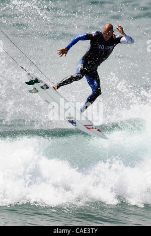 Aug 8,2010 - Huntington Beach in Kalifornien, USA. Pro Surfer Kelly Slater während der 2010 konkurriert verloren US Open Surf am Huntington Beach CA. Kelly Slater aus dem Wettbewerb nach dem 2. Halbfinale als lokale Surfer, die Brett Simpson seinen zweiten aufeinander folgenden ASP PRIME uns Open gewann of Surfing präsentiert von H Stockfoto