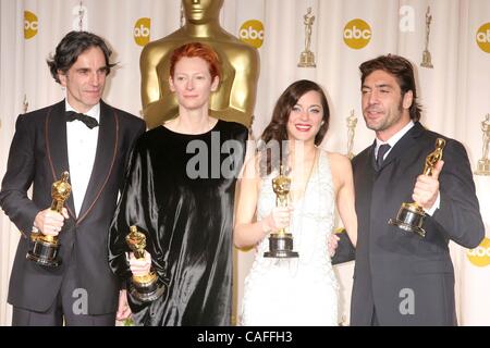 24. Februar 2008 - Hollywood, Kalifornien, US - I13032CHW. DER 80. OSCARVERLEIHUNG. (PRESS ROOM) DAS KODAK THEATRE, LOS ANGELES CA 24.02.2008.  --2008 OSCAR-Preisträger DANIEL DAY-LEWIS, MARION COTILLARD, TILDA SWINTON, JAVIER BARDEM(Credit Image: © Clinton Wallace/Globe Photos/ZUMAPRESS.com) Stockfoto