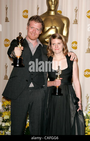 25. Februar 2008 - Hollywood, Kalifornien, USA - GLEN HANSARD und MARKETA IRGLOVA im Presseraum während der 80. Oscar-Verleihung im Kodak Theatre in Hollywood statt. (Kredit-Bild: © Lisa O'Connor/ZUMA Press) Stockfoto