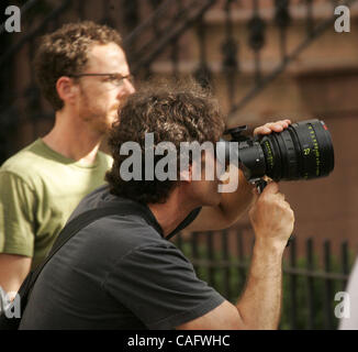 3. Oktober 2007 - New York, NY, USA - Regisseure ETHAN und JOEL COEN am Set seines neuen Films "Burn After Reading" befindet sich in Brooklyn. Stockfoto