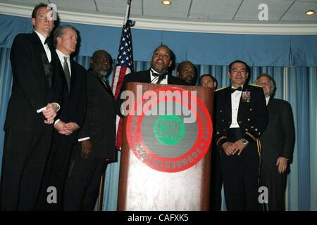 22. Februar 2008 - New York, New York, US - K56743ML. DER KONGREß DER RASSISCHEN GLEICHHEIT PRÄSENTIERT DIE "LIVING THE DREAM'' AWARDS UND GALA ZU EHREN VON REVEREND DR. MARTIN LUTHER KING JR. SHERATON NEW YORK HOTEL 21.01.2008.  -2008.DENNIS BASSFORD, BISCHOF T.D. JAKES, BARRY SLOTNICK. ROY INNIS, GENERALLEUTNANT Stockfoto