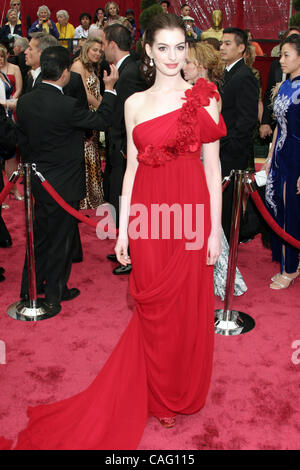 24. Februar 2008 - Hollywood, Kalifornien, USA - ANNE HATHAWAY bei der 80. Oscar-Verleihung im Kodak Theatre in Hollywood statt. Stockfoto