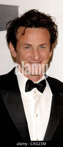 24. Februar 2008; West Hollywood, Kalifornien, USA; Schauspieler SEAN PENN auf der 16. jährlichen Elton John Aids Foundation Oscar Party im Pacific Design Center. Obligatorische Credit: Foto von Vaughn Youtz/ZUMA Press. (©) Copyright 2007 von Vaughn Youtz. Stockfoto