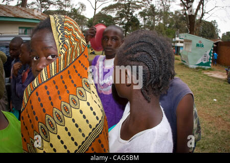 11. Februar 2008 - Nairobi, Kenia - über 8000 IDPs übergeben durch den Transit Punkt des Jamahuri zeigen Garten vom 28. Dezember bis zu seiner zweiten offiziellen Schließung am 12. Februar 2008. Obwohl die offizielle Schließung des Parks blieb Mitglieder von Präsident Mwai Kibaki die, Kikuyu Stamm zurück, preferrin Stockfoto