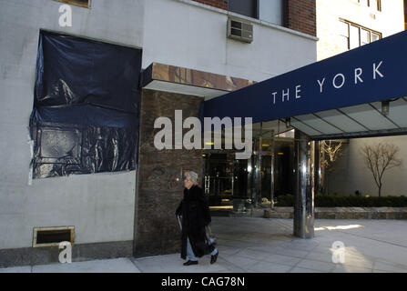 Kathryn Faughy, ein Psychologe Upper East Side wurde gewaltsam ermordet in ihrem Büro im East 79th Street vor zwei Nächten von einem Mann,, zwei Taschen gefüllt mit Messern, Seil mitgebracht, duct Tape, Damenbekleidung und Windeln für Erwachsene. Stockfoto