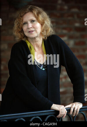 Autor Sue Miller vor dem Start der 14. Jahrestagung Mal Autor Gala am Lesher Center für die Künste in Walnut Creek, Kalifornien, Dienstag, 15. April 2008. (Contra Costa Times / Bob Larson) Stockfoto