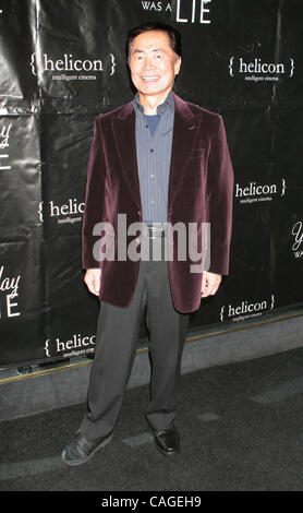 7. Februar 2008; Hollywood, Kalifornien, USA; Schauspieler GEORGE TAKEI "Gestern war eine Lüge" Hollywood Premiere am Fine Arts Theatre in Beverly Hills statt. Obligatorische Credit: Foto von Paul Fenton/ZUMA Press. (©) Copyright 2008 durch Paul Fenton Stockfoto